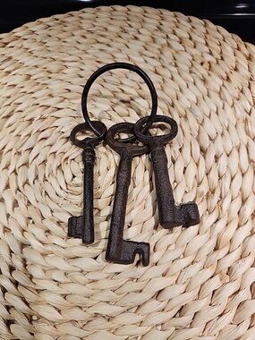 Set Of 3 Rustic Cast Iron Skeleton Keys with Ring Home Decor Vintage-Inspired
